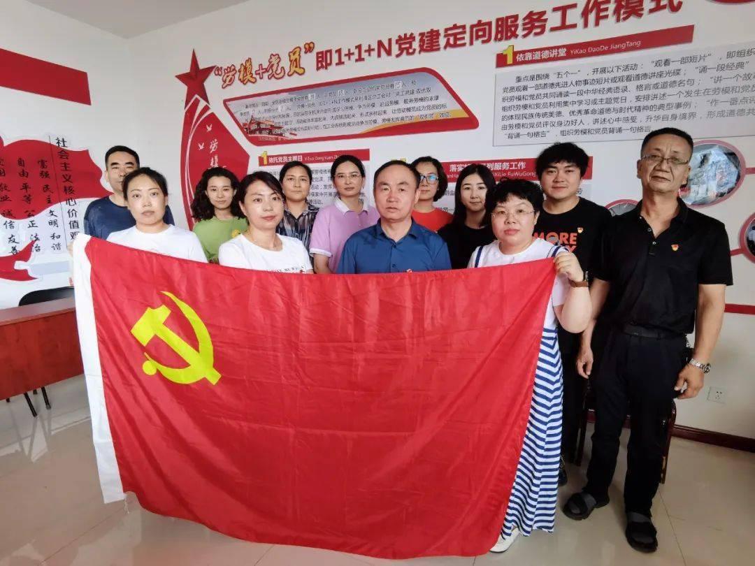 救援帅男孩